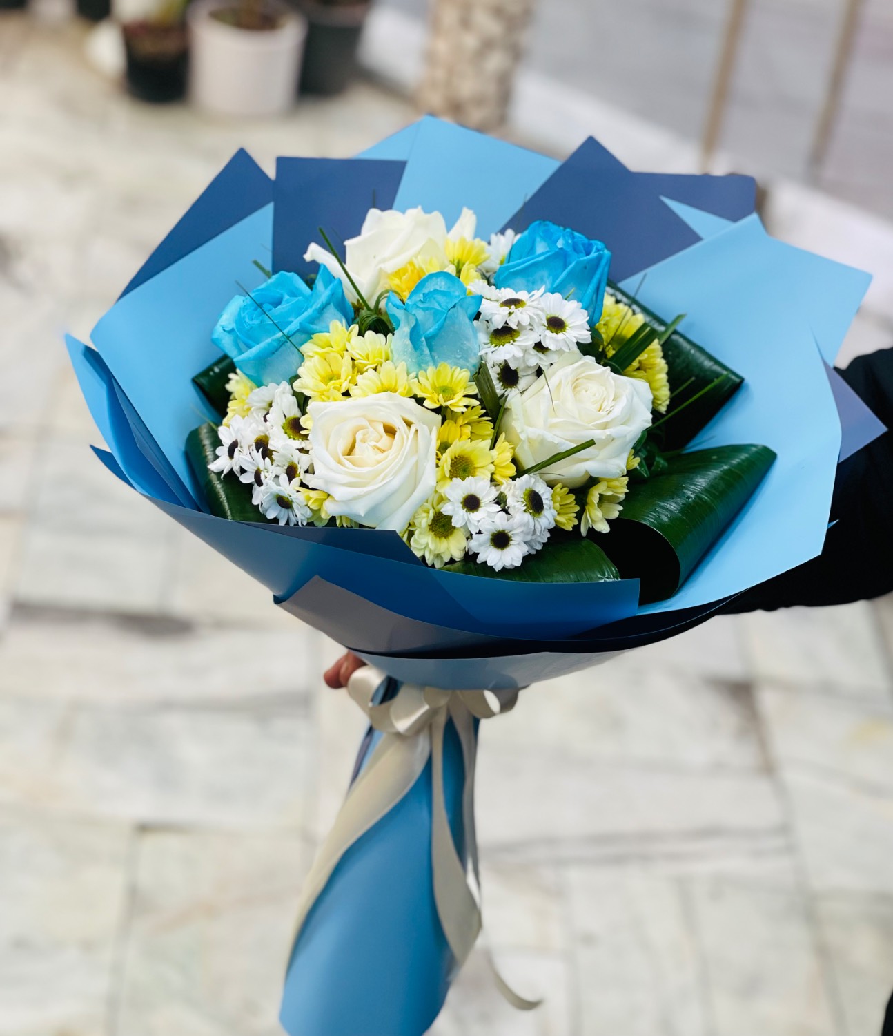 دسته گل رز آبی